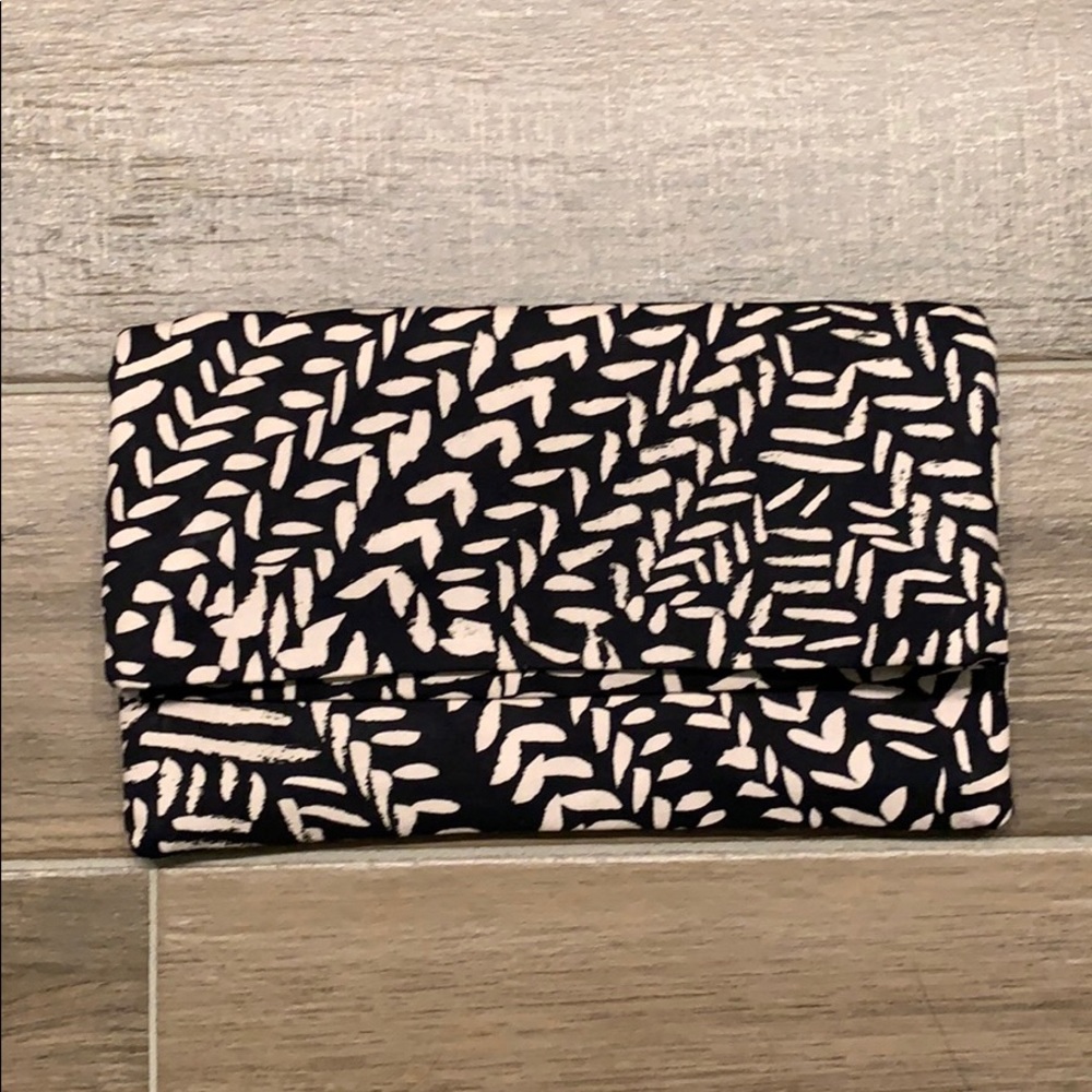 Sseko crossbody purse/clutch in Kawa print